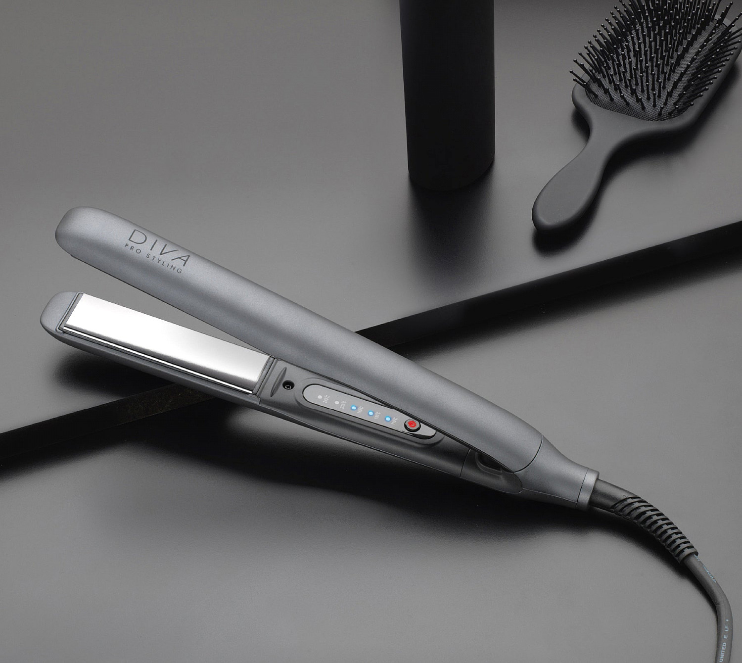  Diva Pro Styling Precious Metals Straightener Titanium 