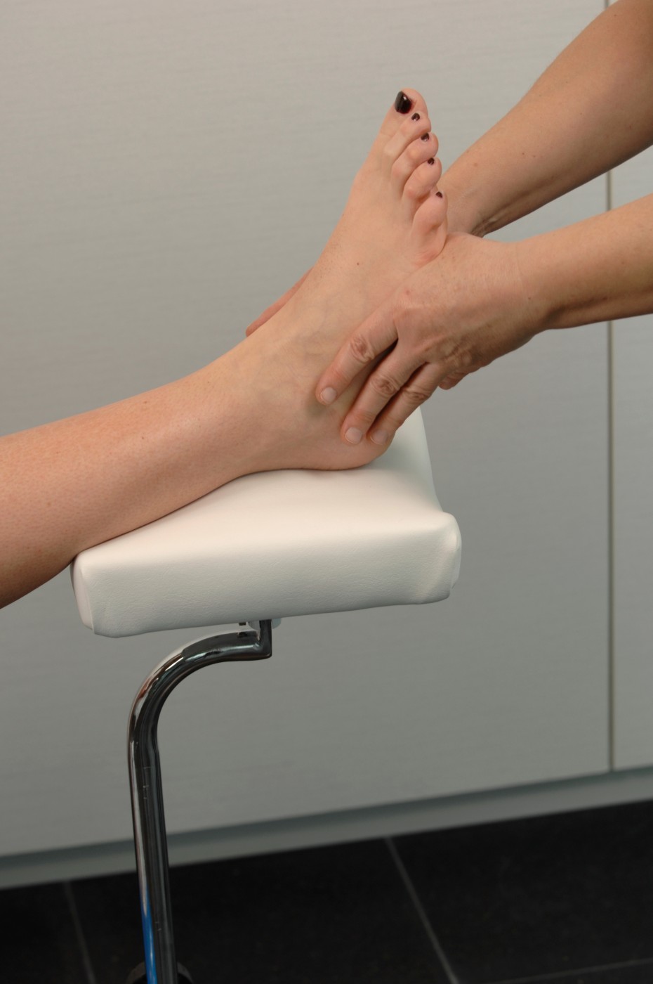  Sibel Hydraulischer Fußpflegestuhl Weiss mit verstellbare Fußauflage 